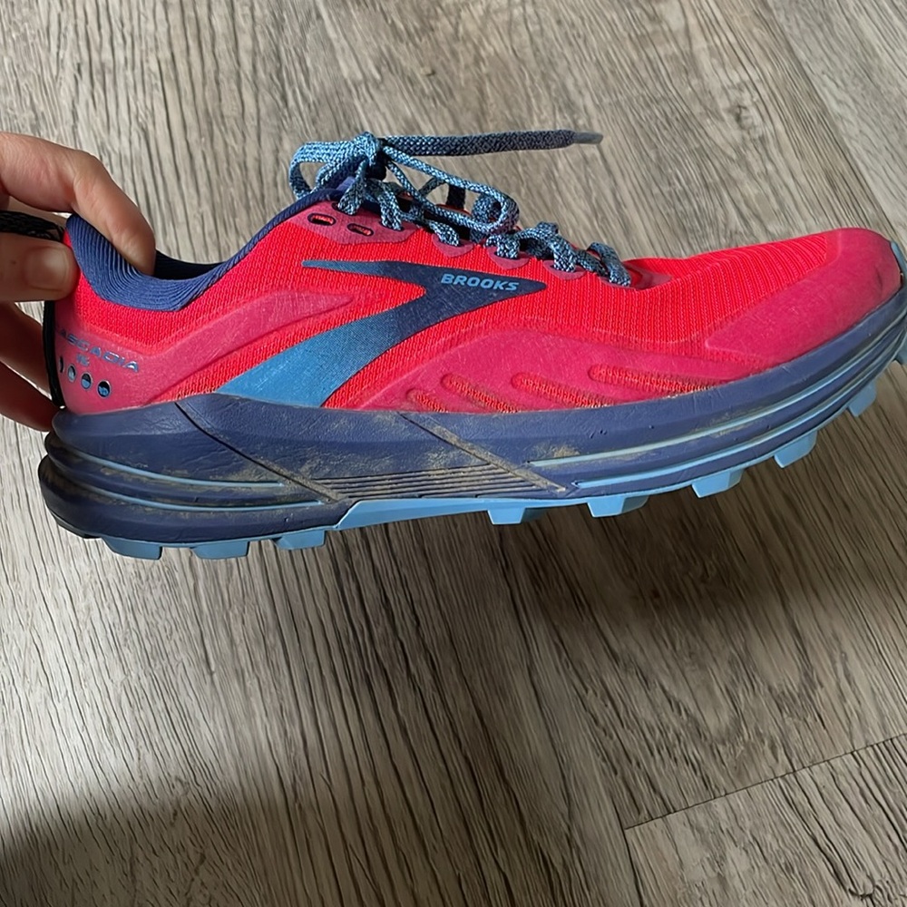 Brooks Cascadia 16